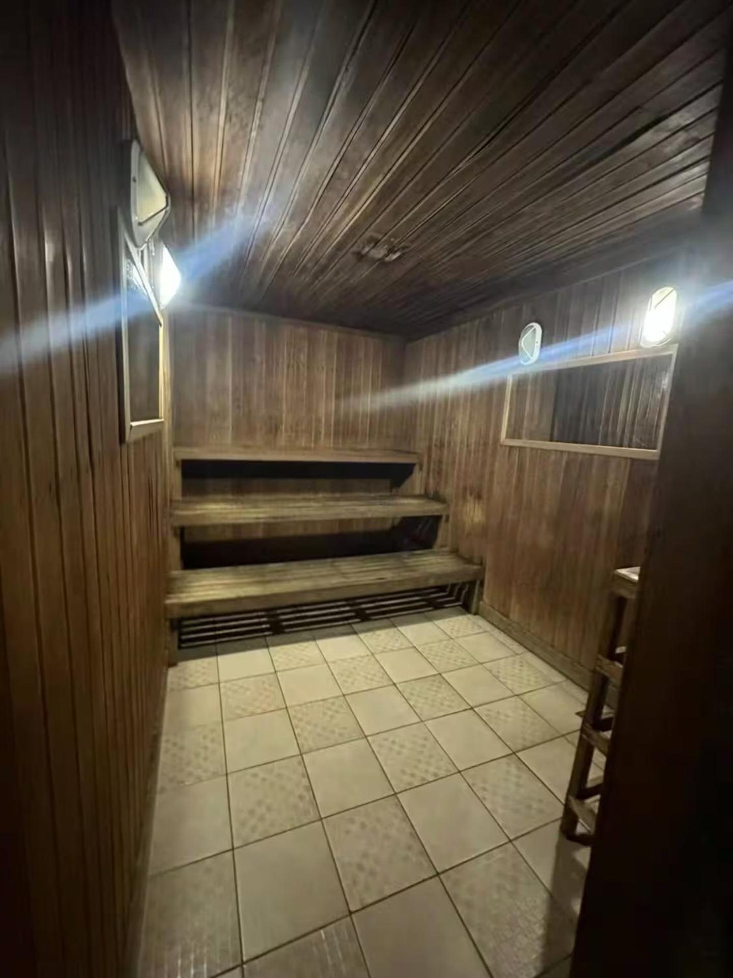 - 1 - 132 Apartemen